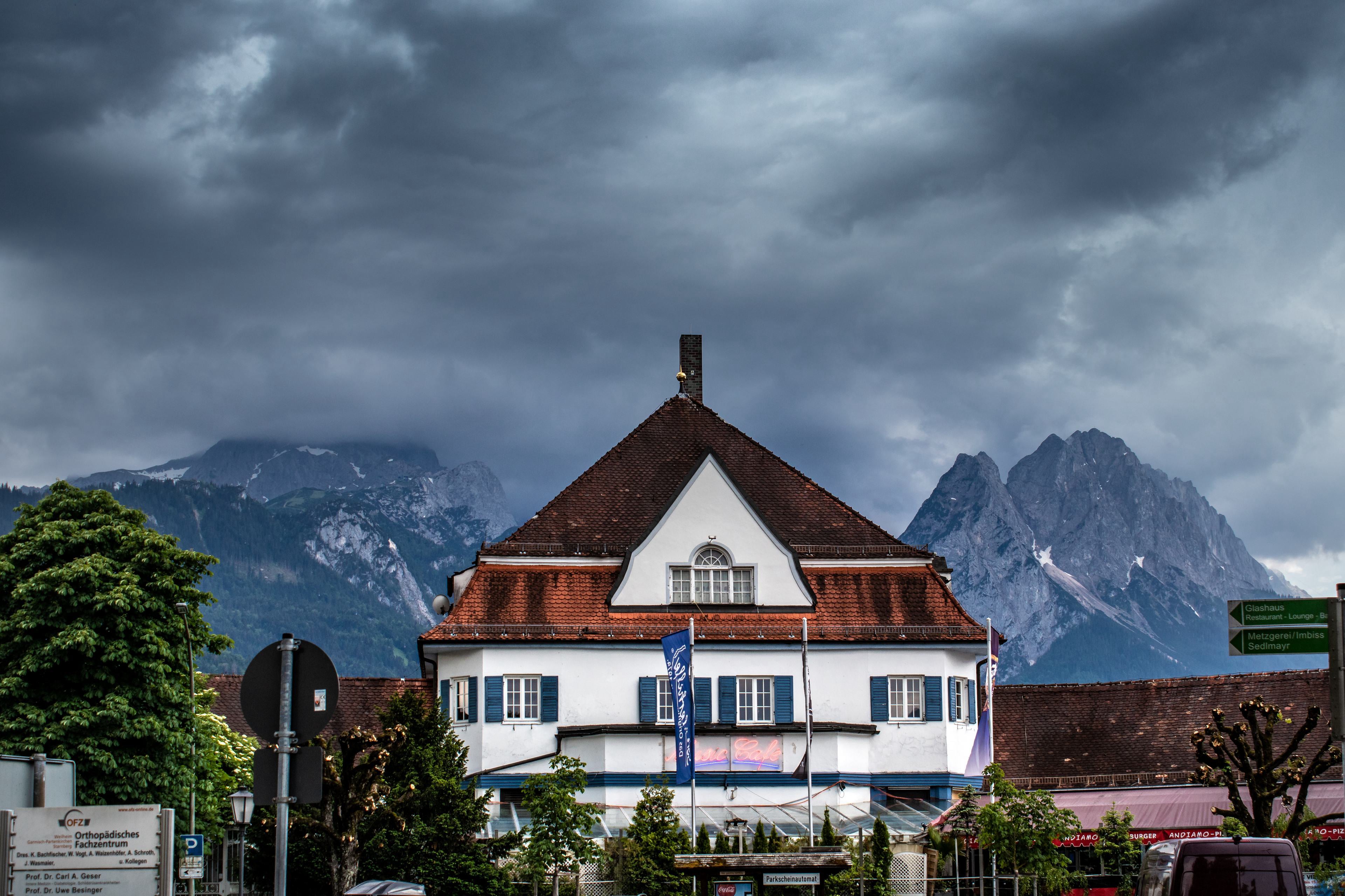 Ein Gewitter zieht auf in Garmisch-Partenkirchen